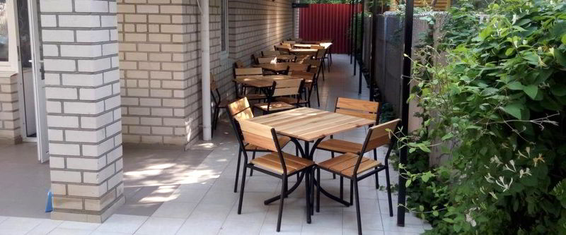 Отрада - столики для удобства отдыхающих Отрада - столики для удобства отдыхающих